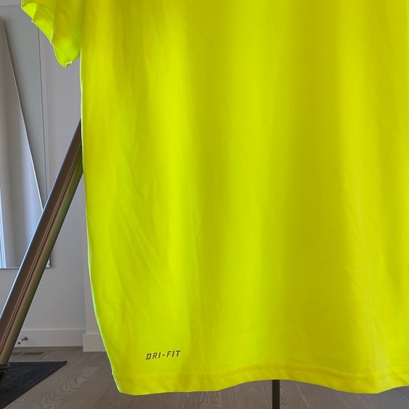 Athletic Nike Dri-Fit Training Shirt - Picture 4 of 4
